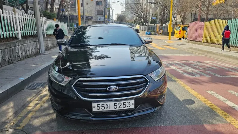2014 Ford Taurus in Dubai
