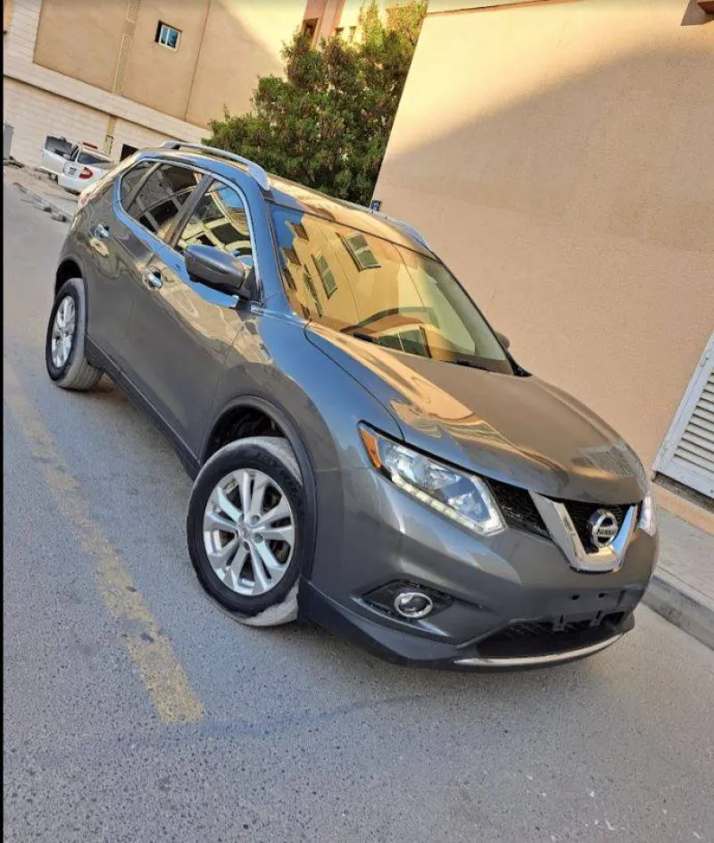 2016 Nissan Rogue in Dubai