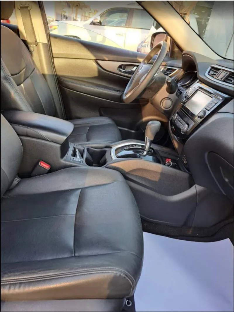 2016 Nissan Rogue in Dubai