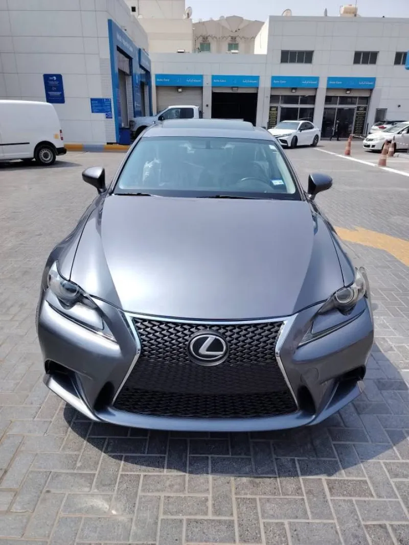 2015 لكزس اي اس in Dubai