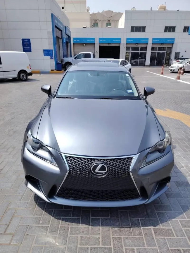 2015 لكزس اي اس in Dubai