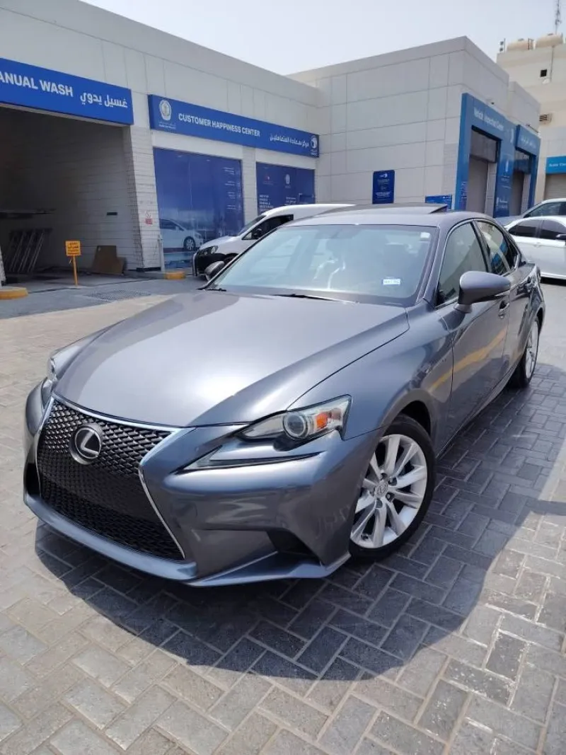 2015 لكزس اي اس in Dubai