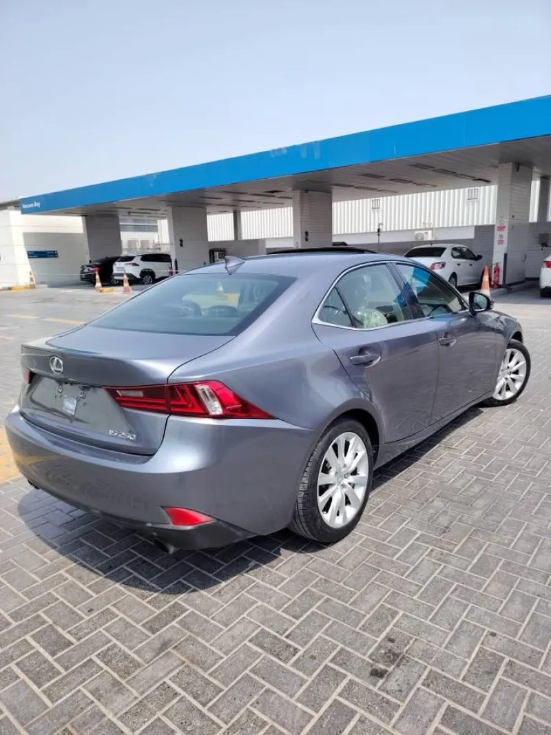 2015 لكزس اي اس in Dubai