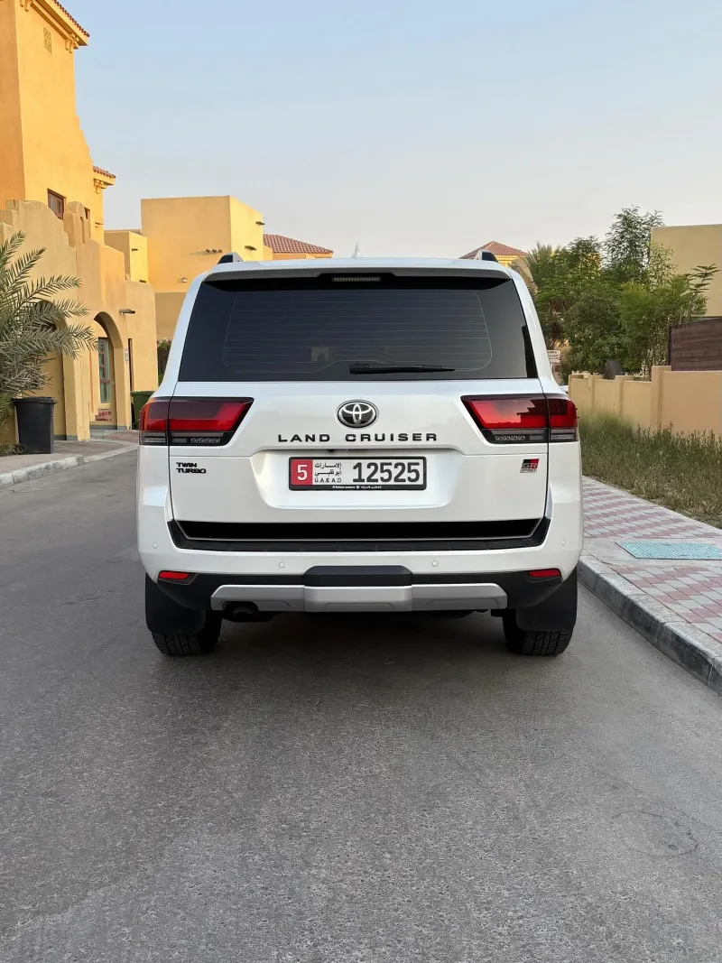 2023 تويوتا لاند كروزر in Dubai