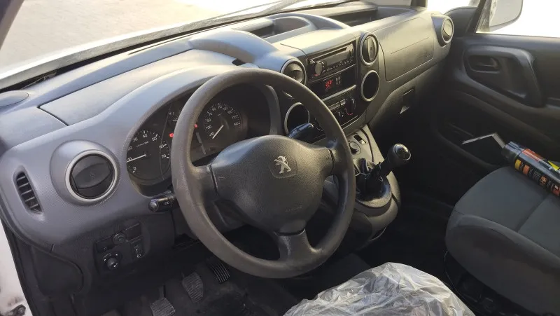 2017 Peugeot Partner in Dubai