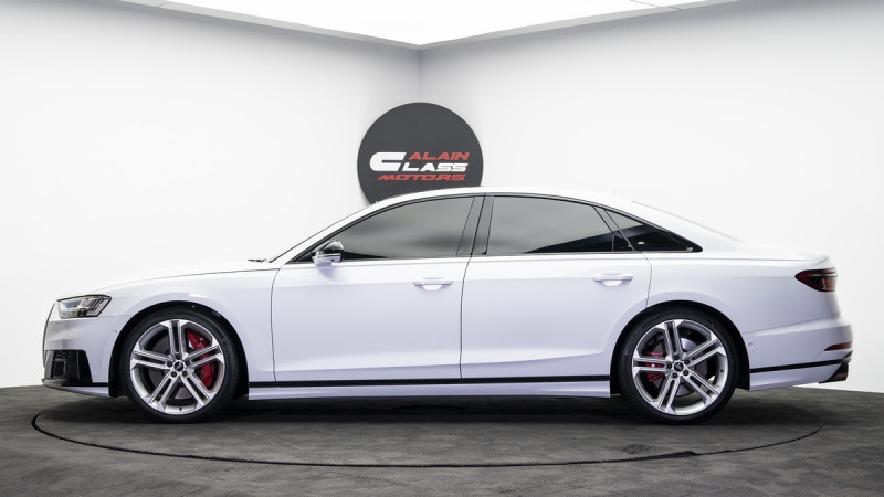2020 Audi S8 in dubai