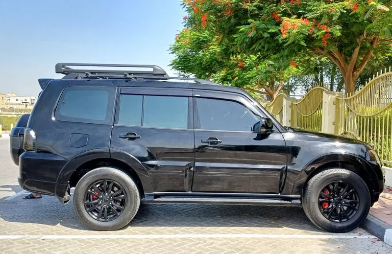 2017 ميتسوبيشي باجيرو in Dubai