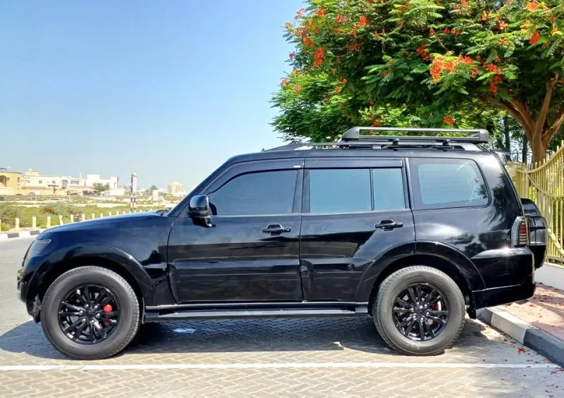 2017 ميتسوبيشي باجيرو in Dubai