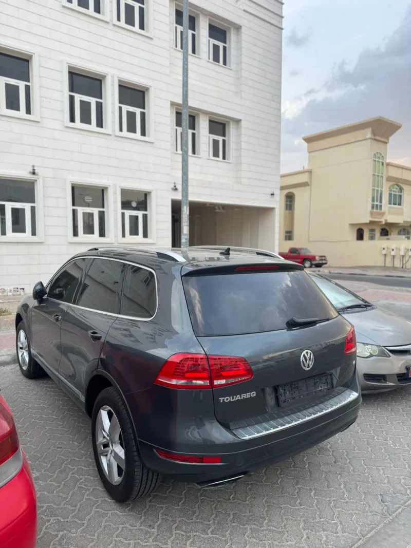 2014 Volkswagen Touareg in Dubai