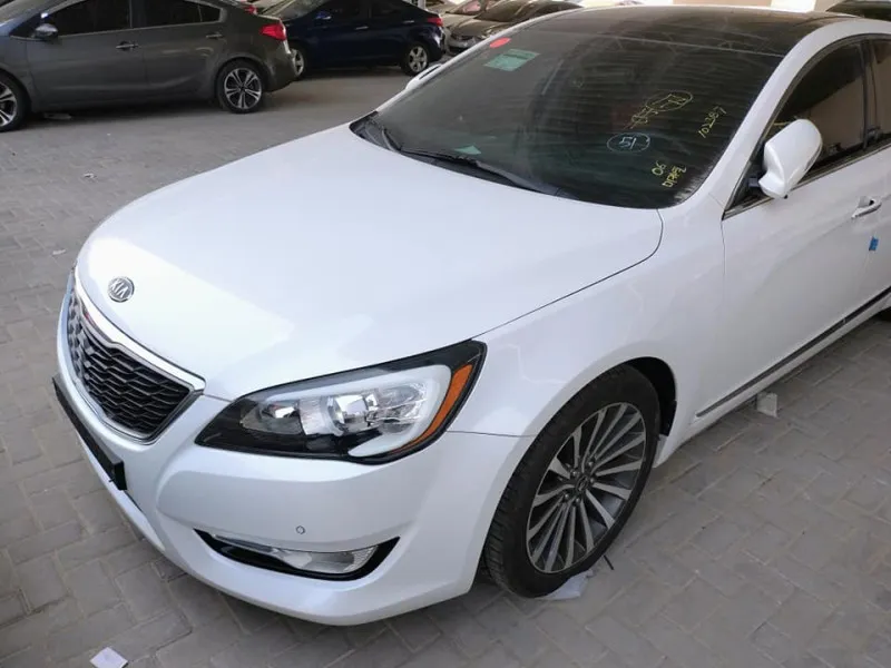 2013 كيا كي ٧ in Dubai