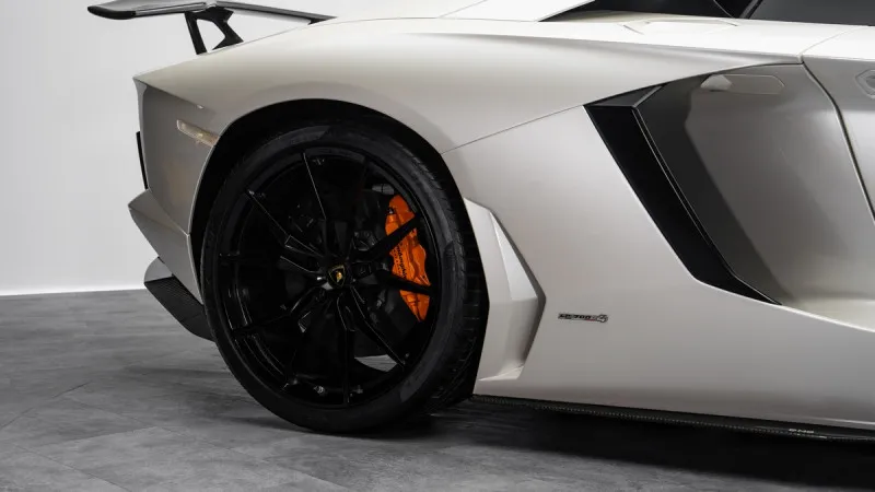 2015 لامبورجيني أفندايتر in Dubai