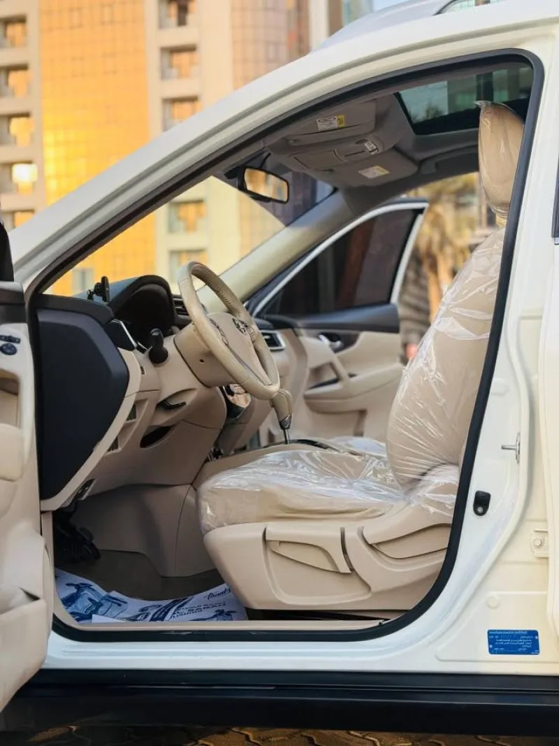2015 نيسان اكس تريل in Dubai