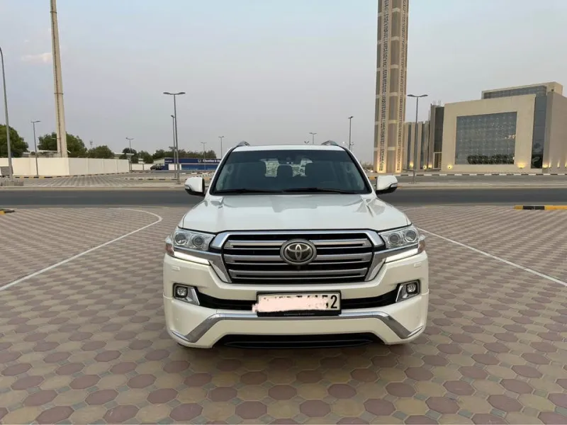 2016 تويوتا لاند كروزر in Dubai