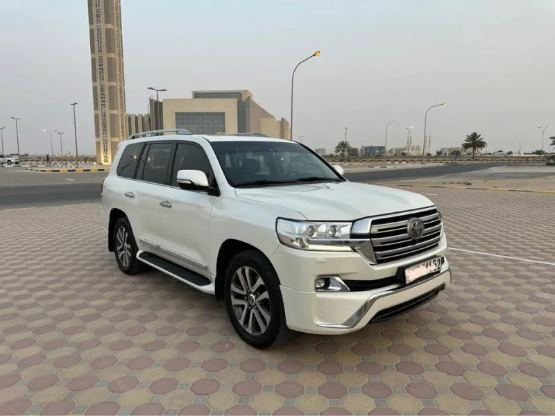 2016 تويوتا لاند كروزر in Dubai