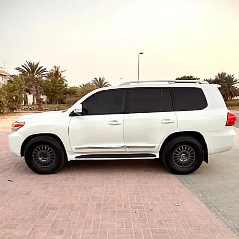 2012 تويوتا لاند كروزر in Dubai