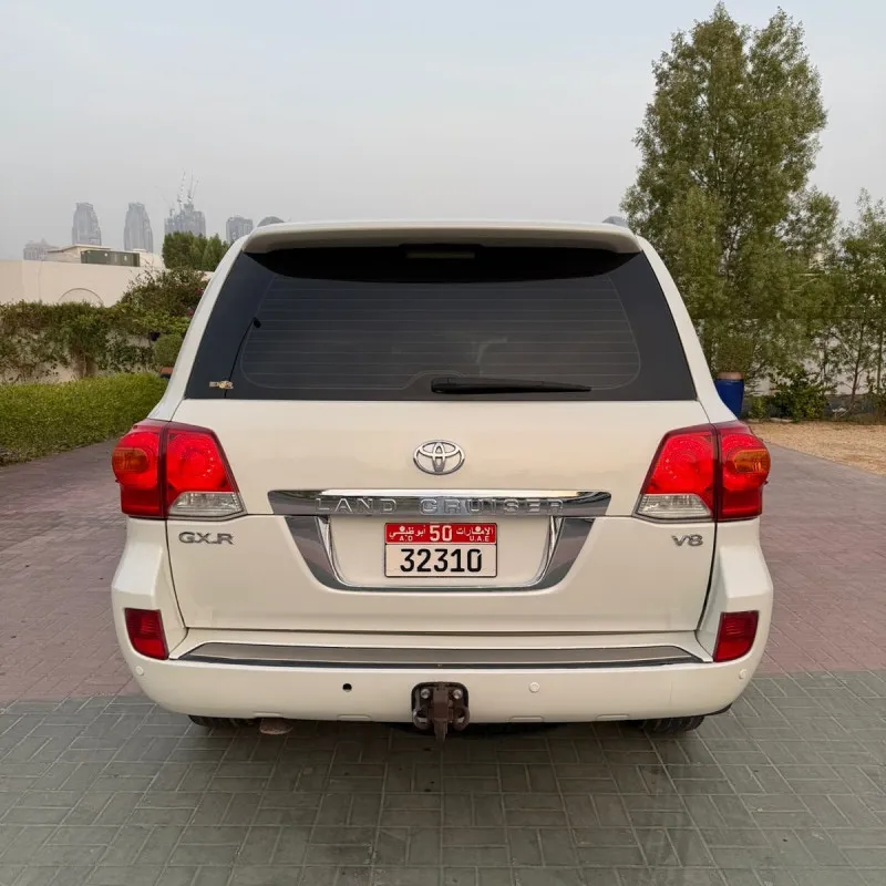 2012 تويوتا لاند كروزر in Dubai