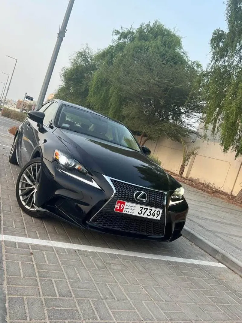 2016 Lexus IS in Dubai