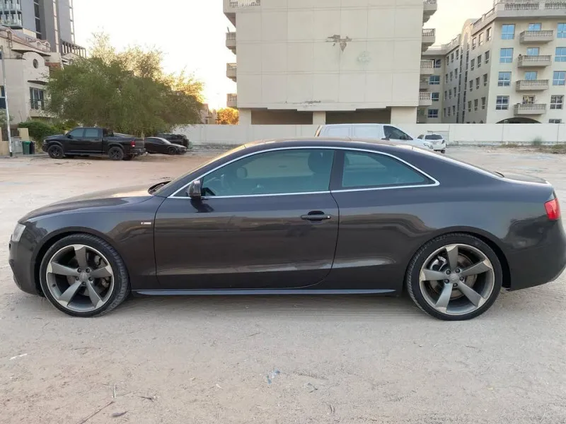 2013 اودي آي ٥ in Dubai