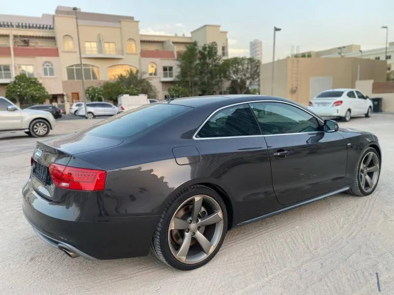 2013 اودي آي ٥ in Dubai