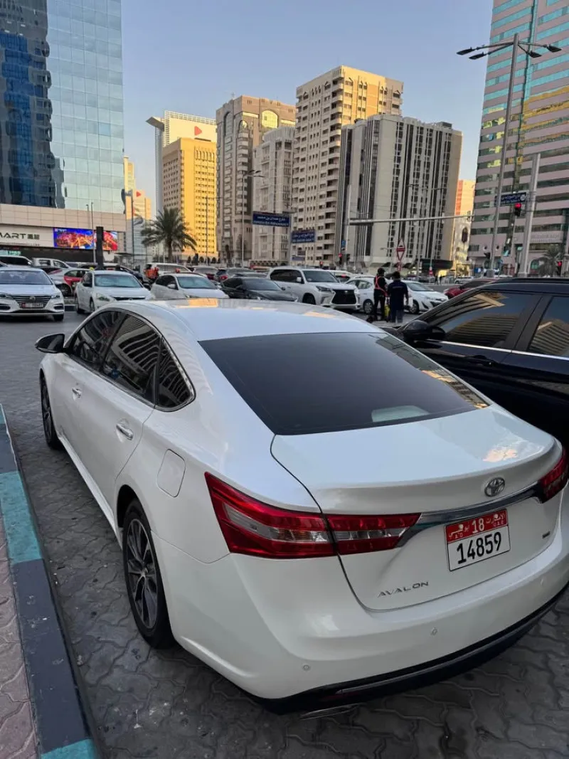 2017 Toyota Avalon in Dubai