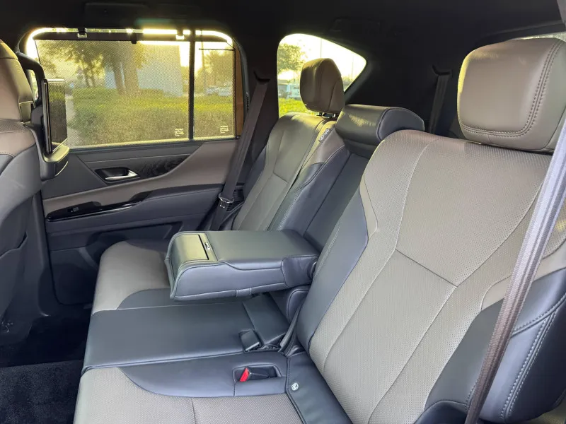 2025 Lexus LX 700 in Dubai