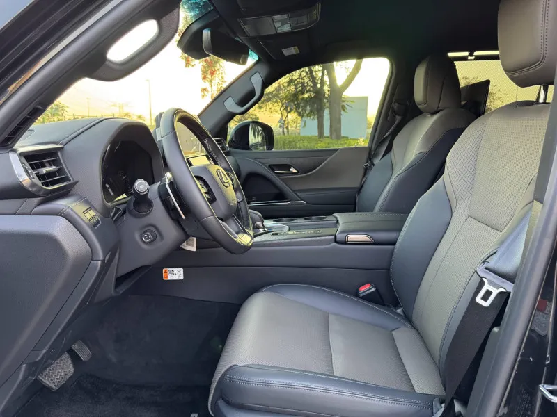 2025 Lexus LX 700 in Dubai