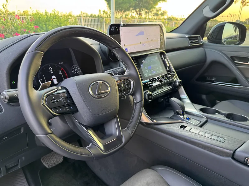 2025 Lexus LX 700 in Dubai