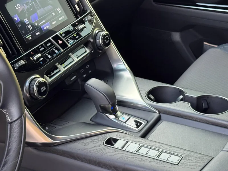 2025 Lexus LX 700 in Dubai
