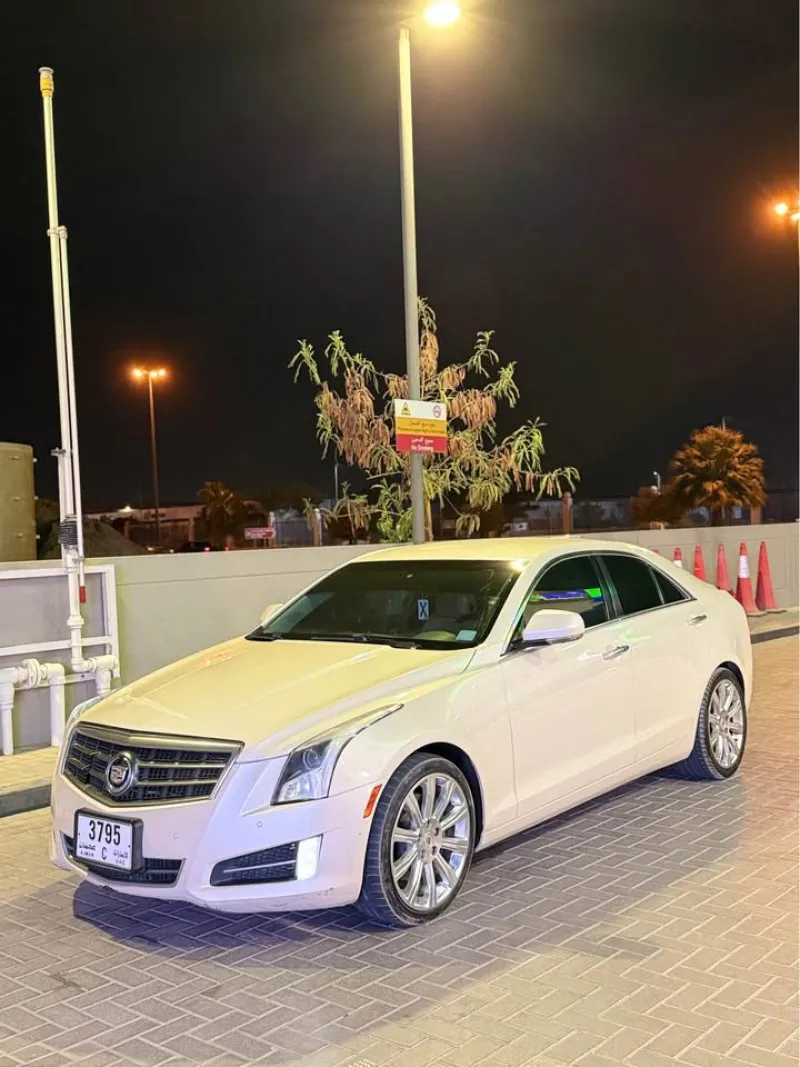 2014 كاديلاك آي تي أس in Dubai