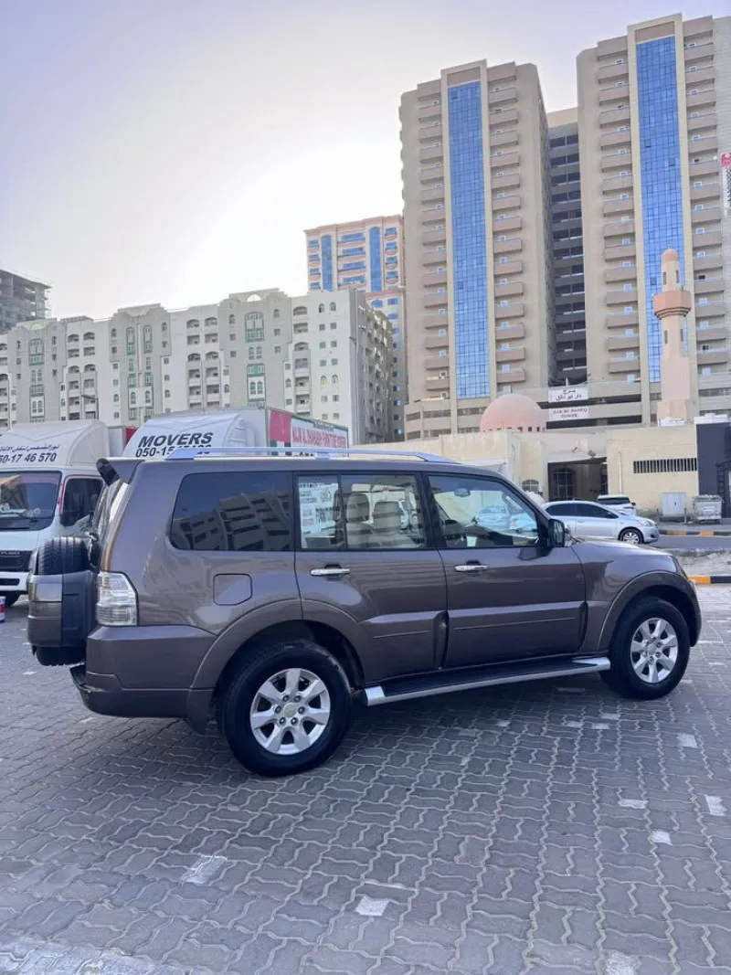 2011 ميتسوبيشي باجيرو in Dubai