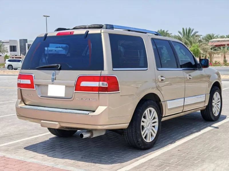 2014 لينكولن نافيجيتور in Dubai