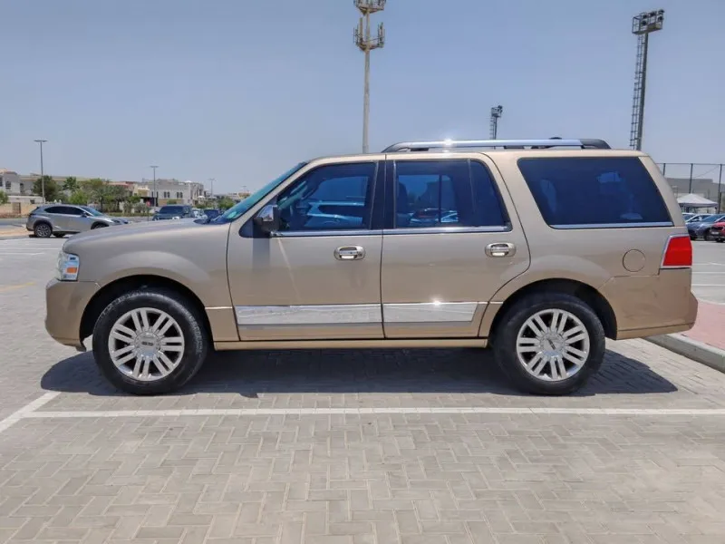 2014 لينكولن نافيجيتور in Dubai