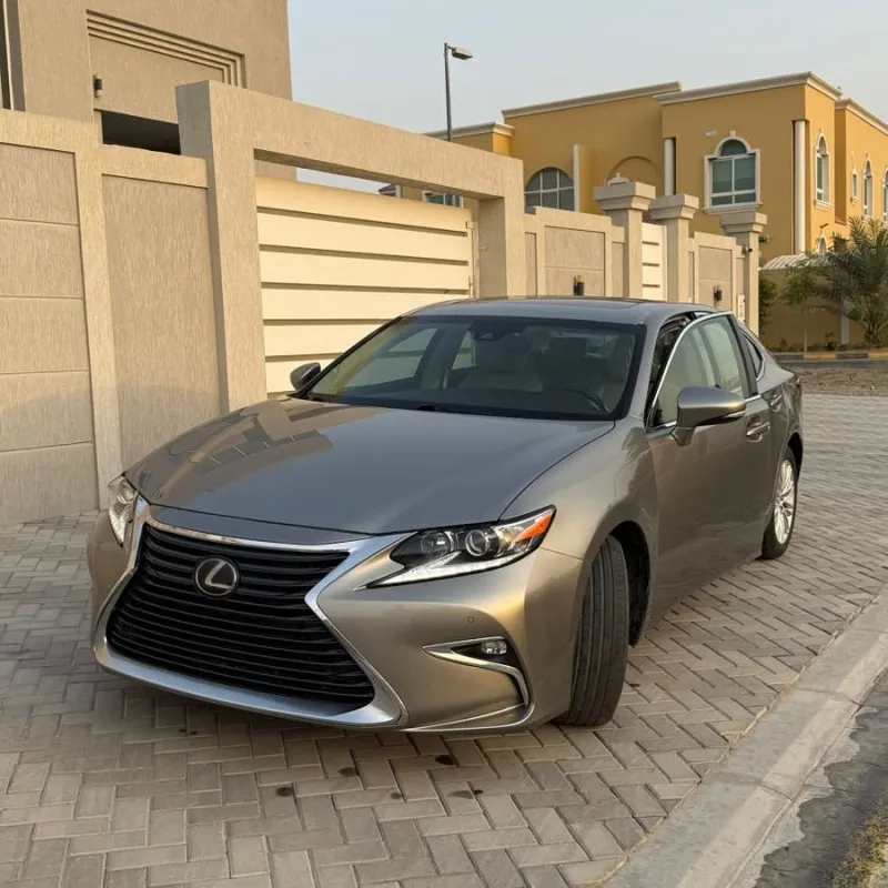 2017 Lexus ES in Dubai