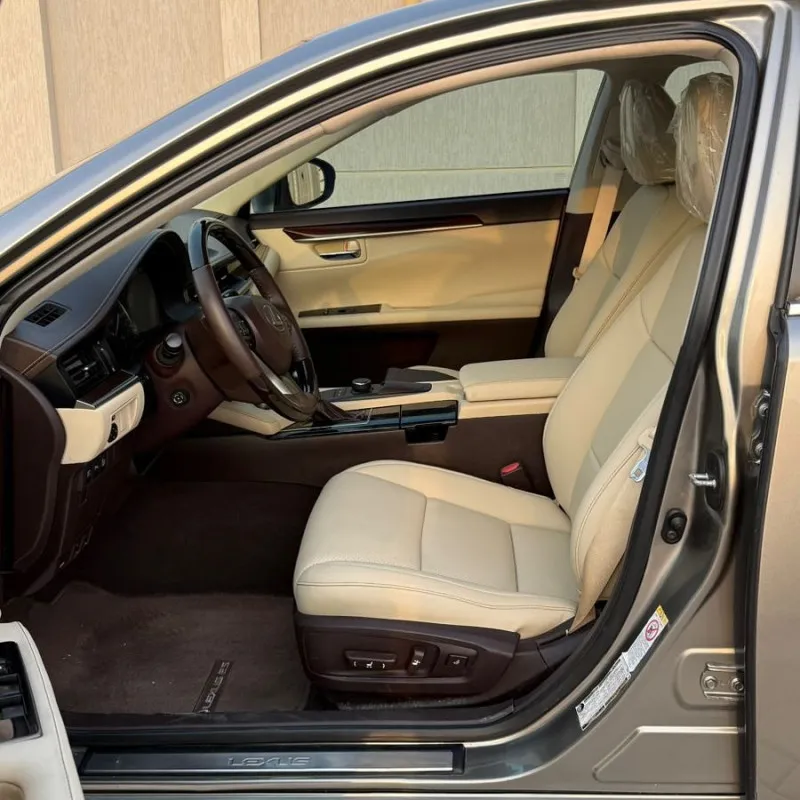 2017 Lexus ES in Dubai