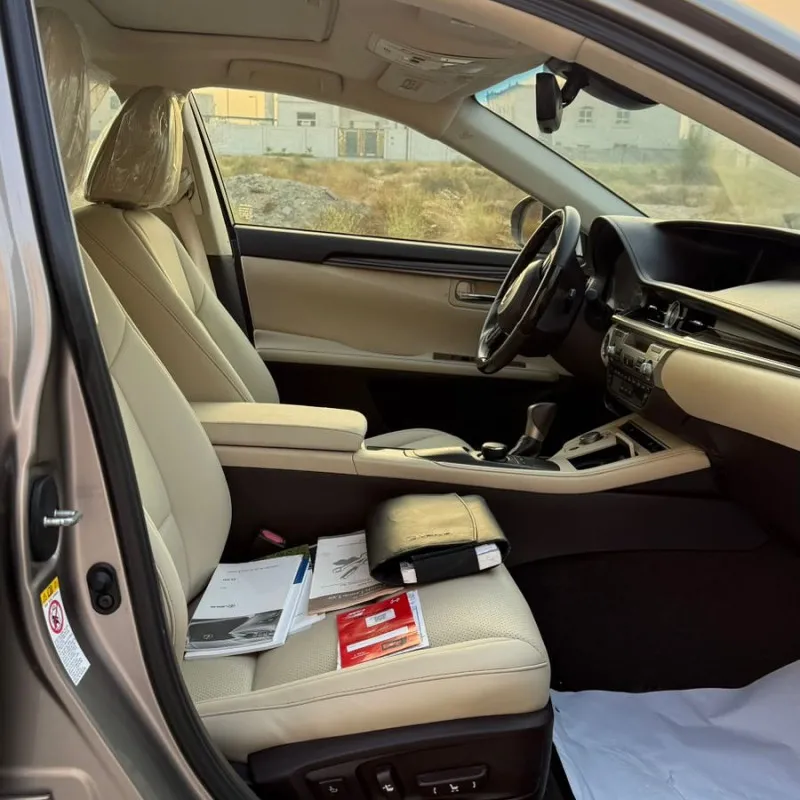 2017 Lexus ES in Dubai