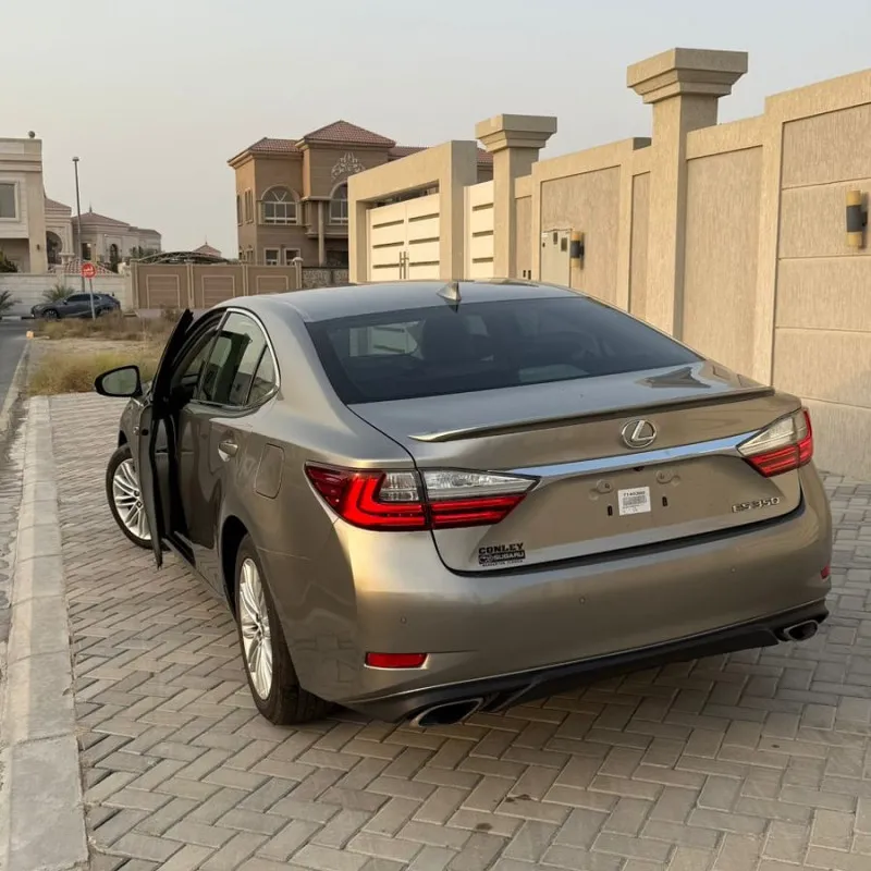 2017 Lexus ES in Dubai
