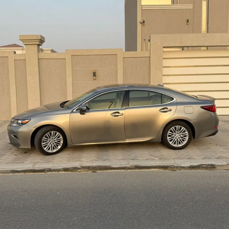 2017 Lexus ES in Dubai