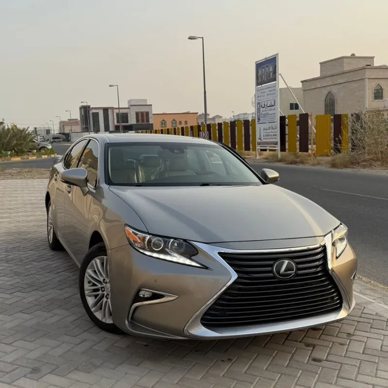 2017 Lexus ES in Dubai