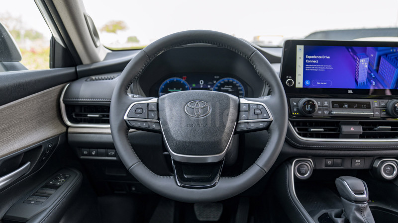2024 Toyota Grand Highlander in dubai