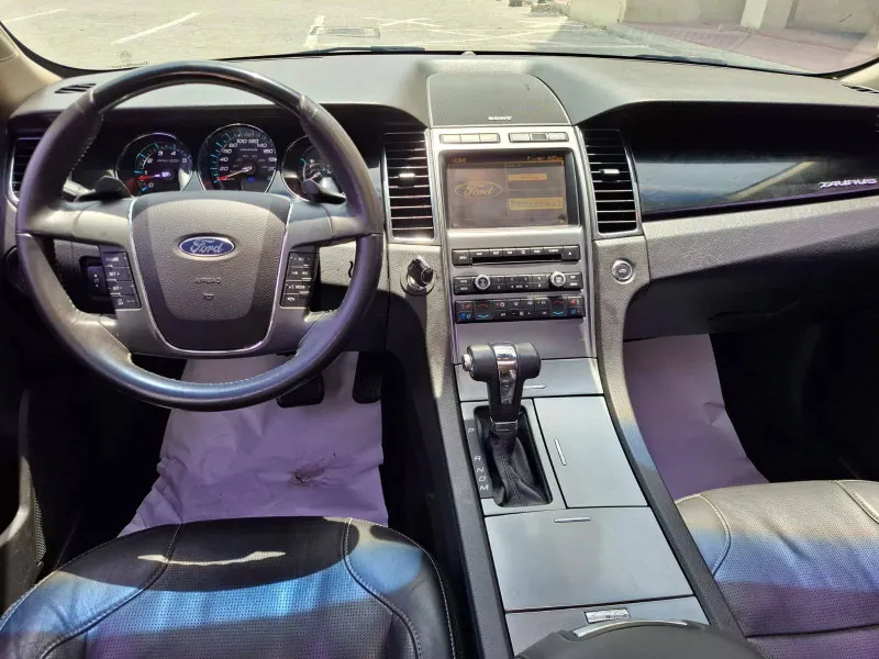 2010 Ford Taurus in Dubai