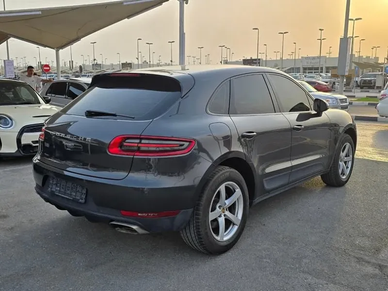 2017 بورش ماكان in Dubai