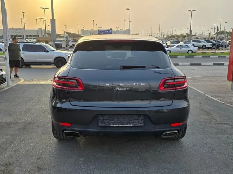 2017 بورش ماكان in Dubai