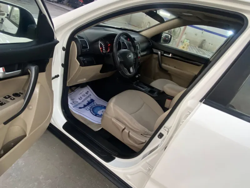 2015 Kia Sorento in Dubai