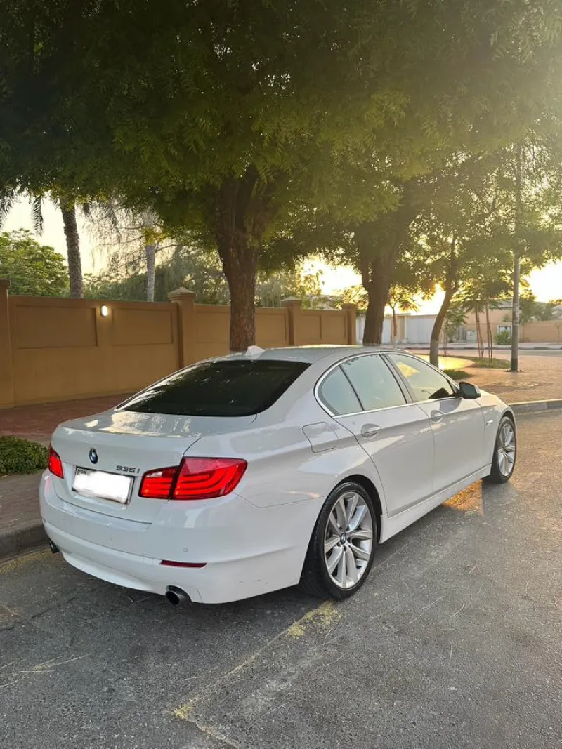2011 بي أم دابليو الفئة - 5 in Dubai