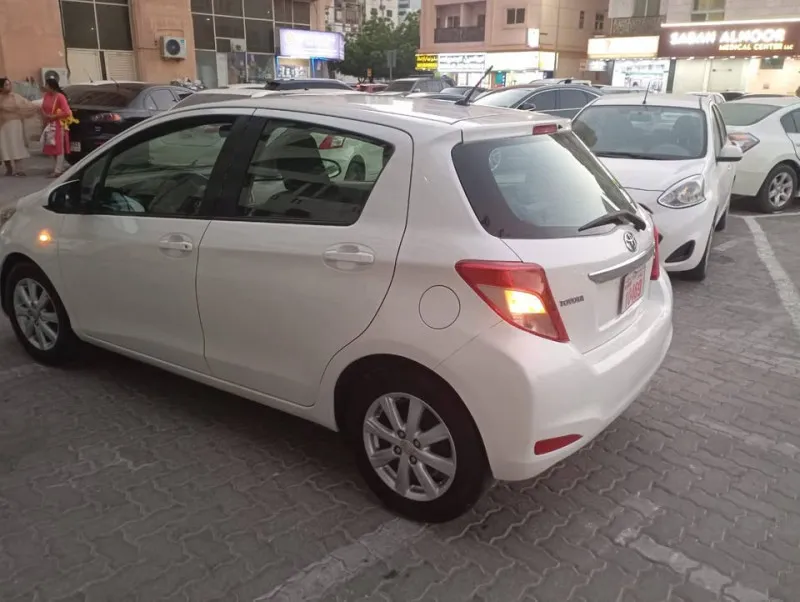2015 تويوتا ياريس in Dubai