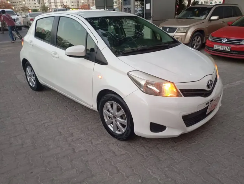 2015 تويوتا ياريس in Dubai