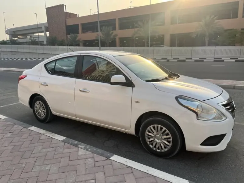 2016 نيسان صني in Dubai
