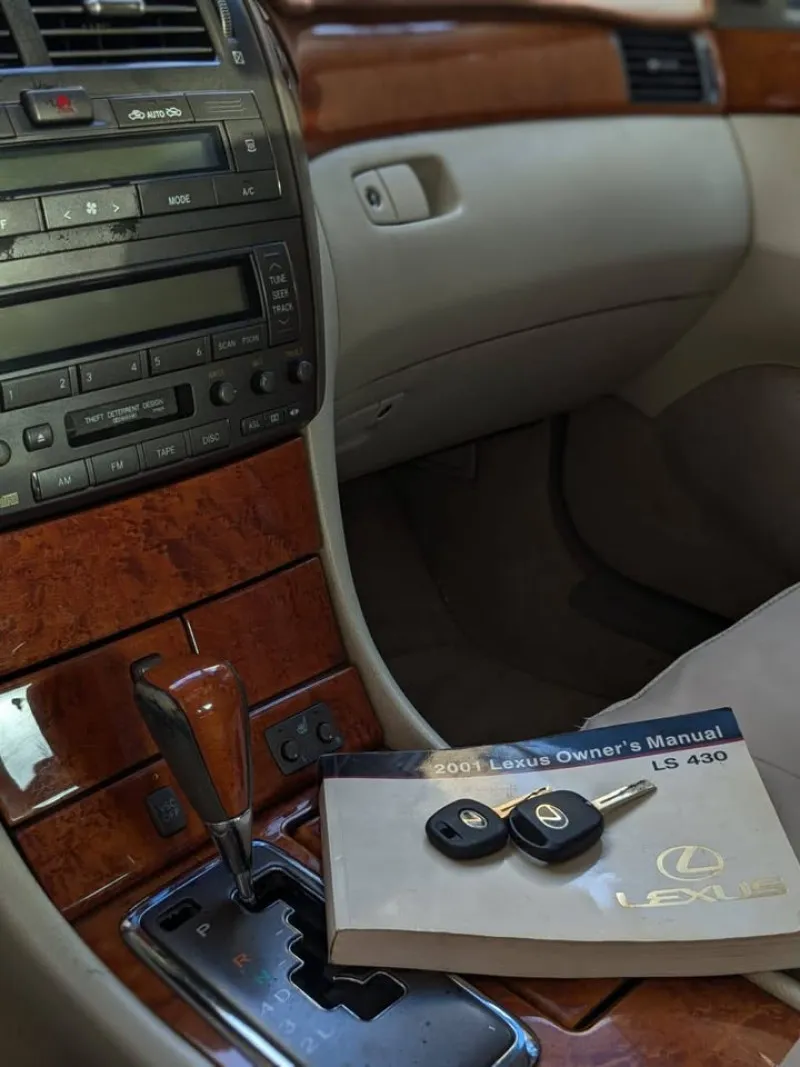 2001 لكزس آل آس ٤٣٠ in Dubai