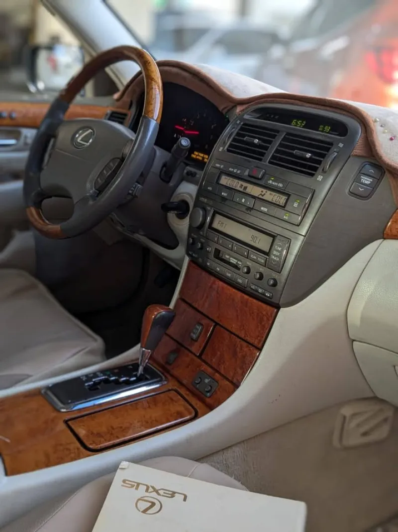 2001 لكزس آل آس ٤٣٠ in Dubai