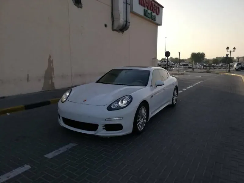 2015 Porsche Panamera in Dubai
